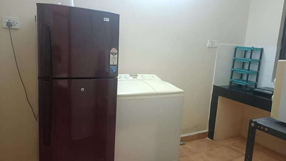 Kitchen or kitchenette, oven