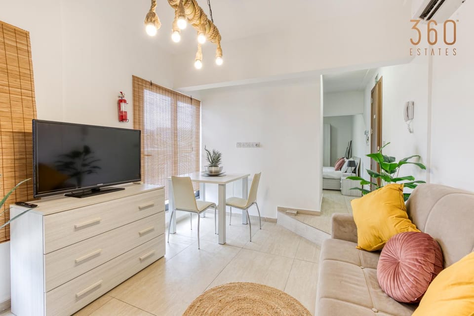 Communal lounge/ TV room, TV and multimedia, Living room, Seating area