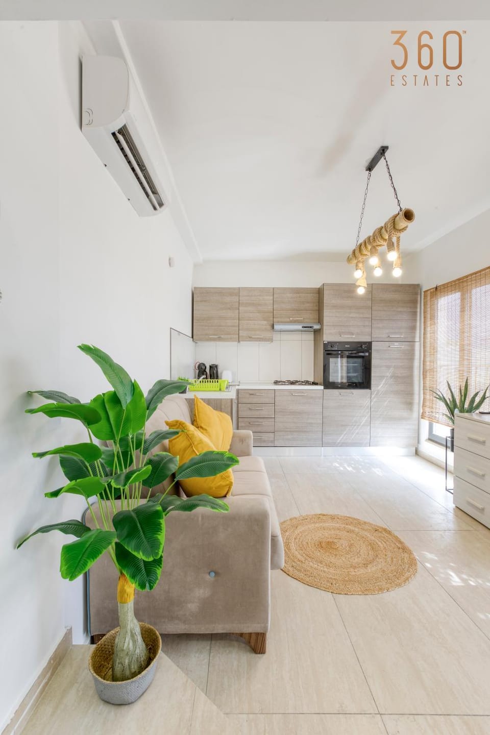 Kitchen or kitchenette, Living room, pet friendly, stove, air conditioner