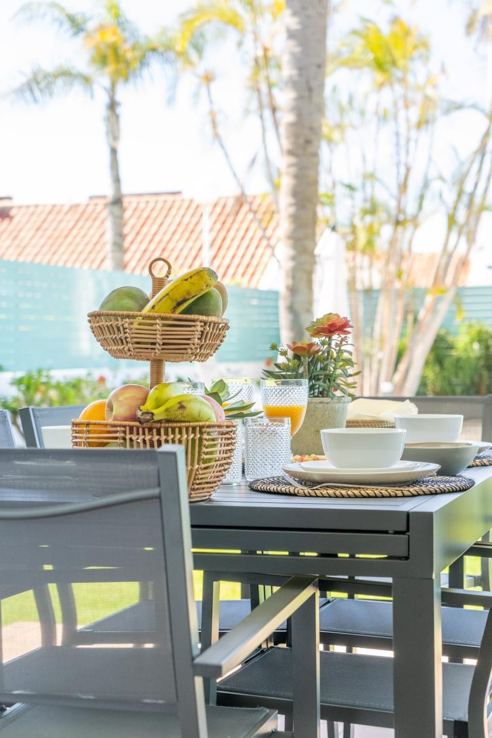 Garden, Breakfast