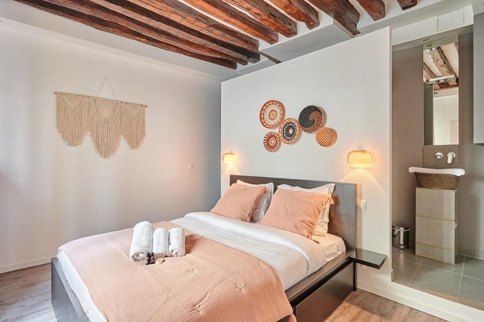 Apartment center of Paris by Studio prestige Apartment in Paris