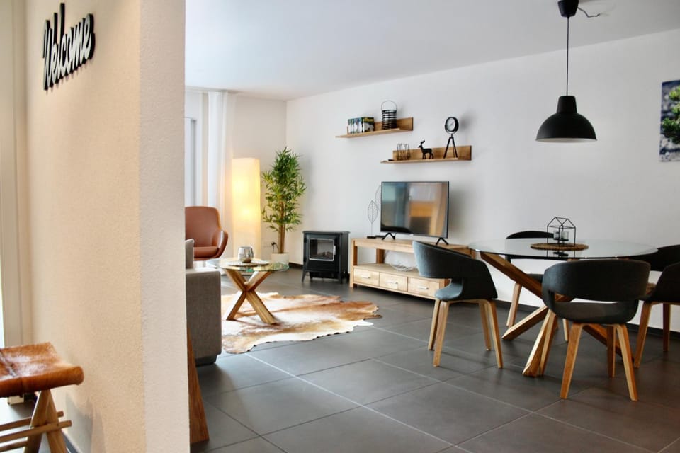 TV and multimedia, Living room, Dining area