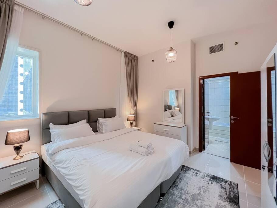 StoneTree - Modern 1 BR Apartment Near The Beach Apartment in Dubai