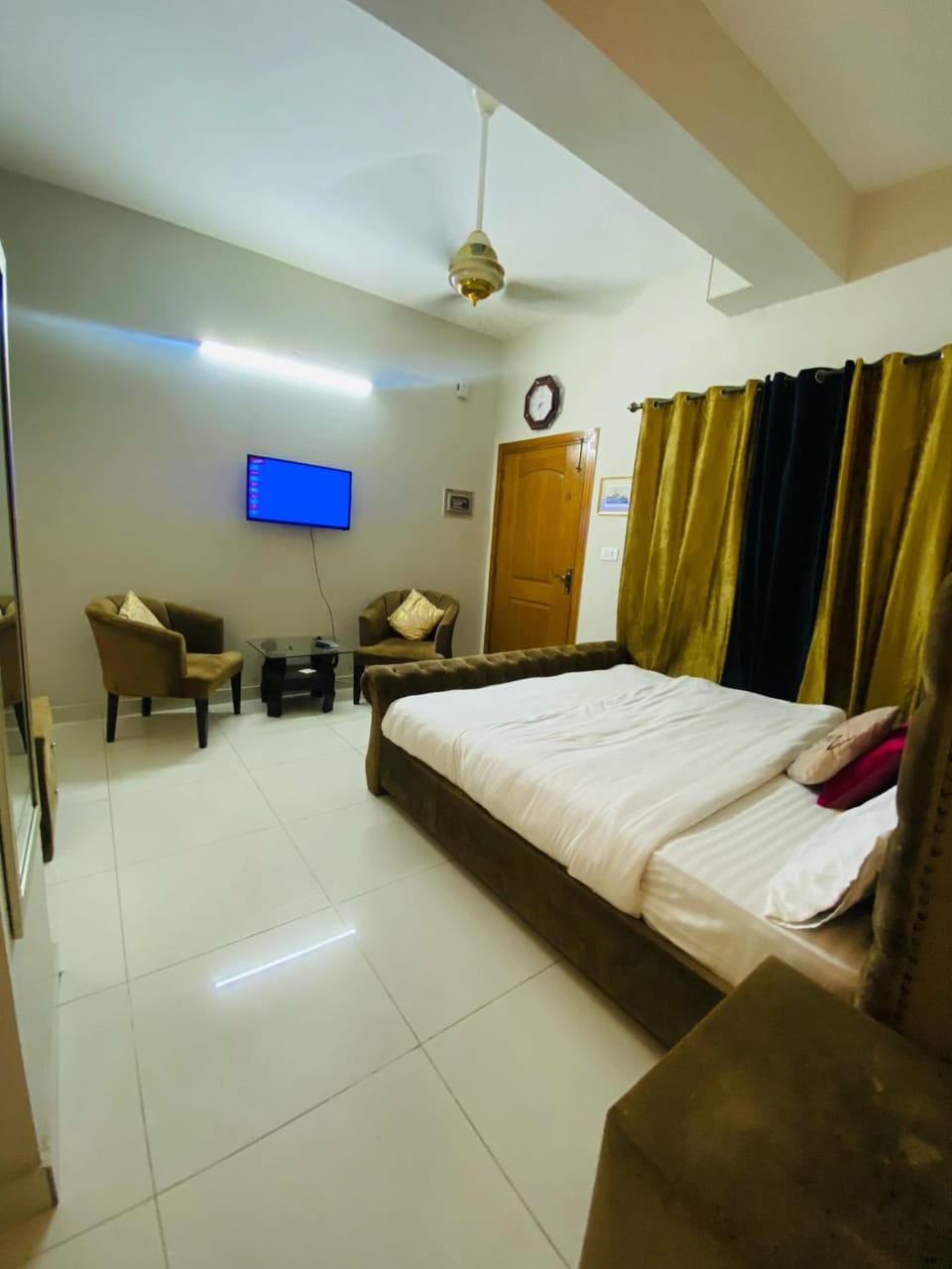 Communal lounge/ TV room, Bed, TV and multimedia, Bedroom, Family, Family, wardrobe