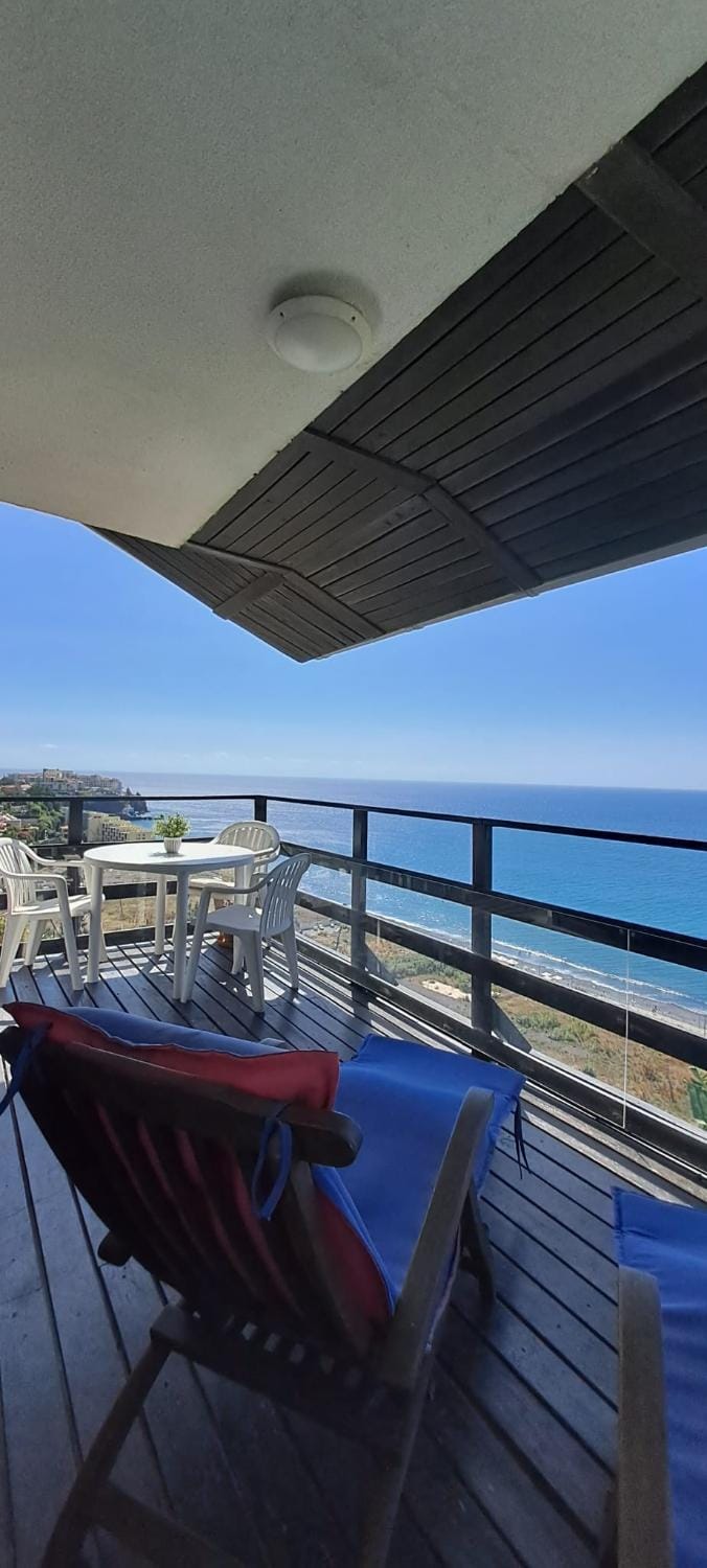 Natural landscape, Balcony/Terrace, Dining area, Sea view