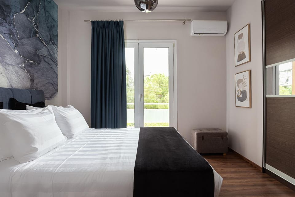 Bed, Photo of the whole room, Bedroom, air conditioner