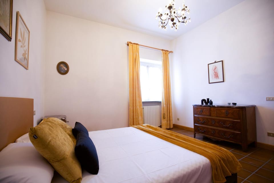 Grande casa con giardino e box auto, 3 camere e 3 bagni House in Piedmont