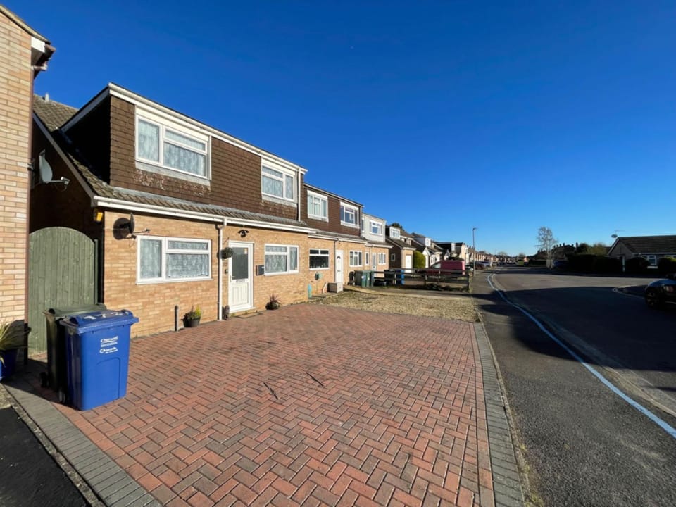 Property building, Street view, Quiet street view, Parking