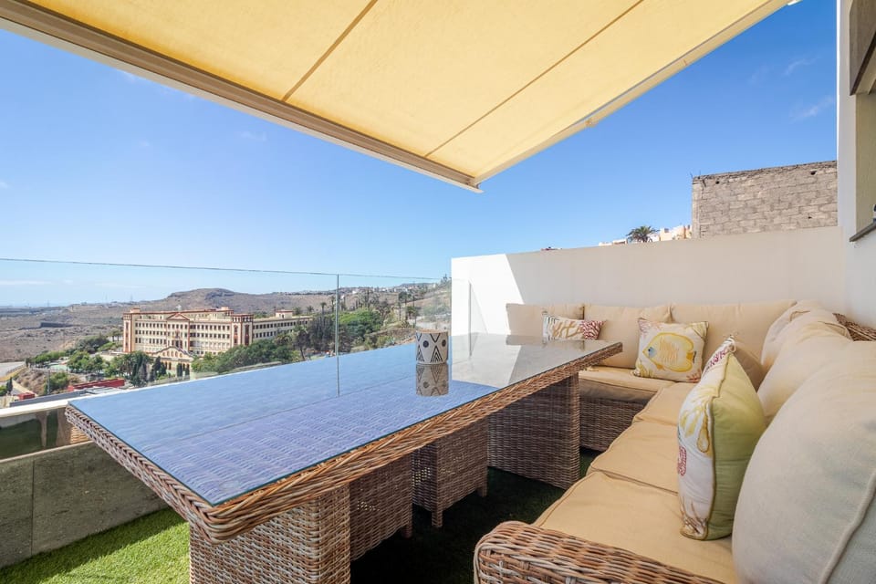 Patio, Day, Natural landscape, BBQ facilities, View (from property/room), Balcony/Terrace, Seating area, Dining area, Mountain view, Sea view