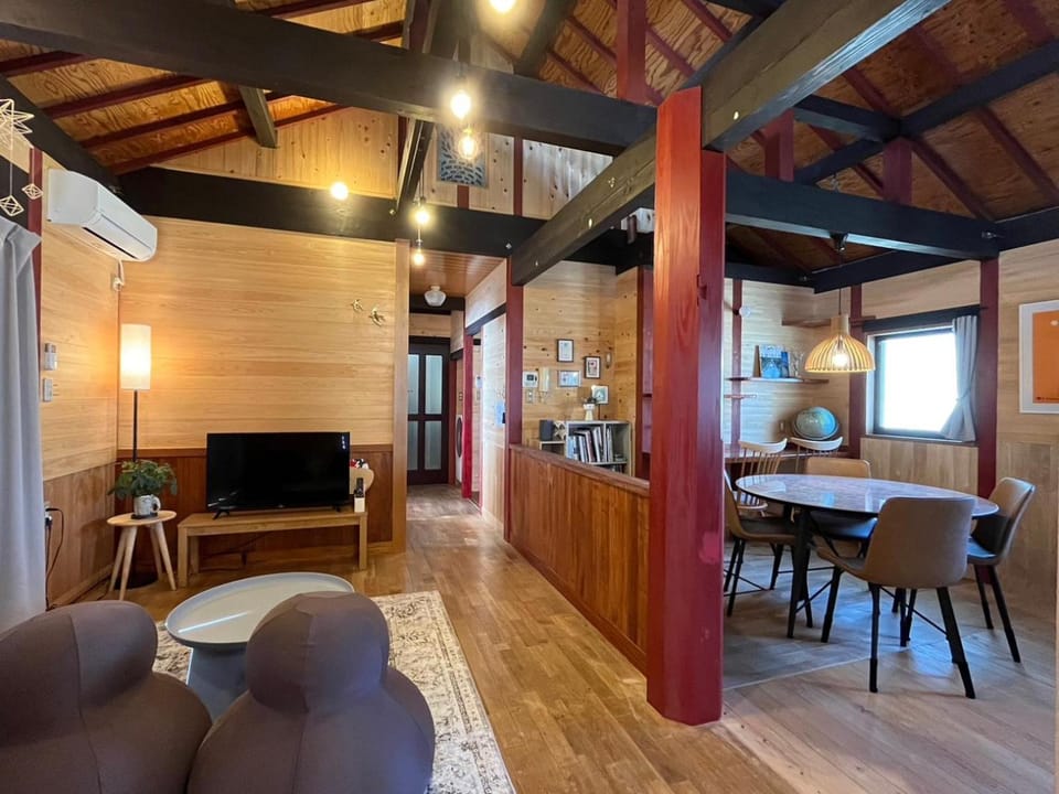 Communal lounge/ TV room, Living room, Dining area