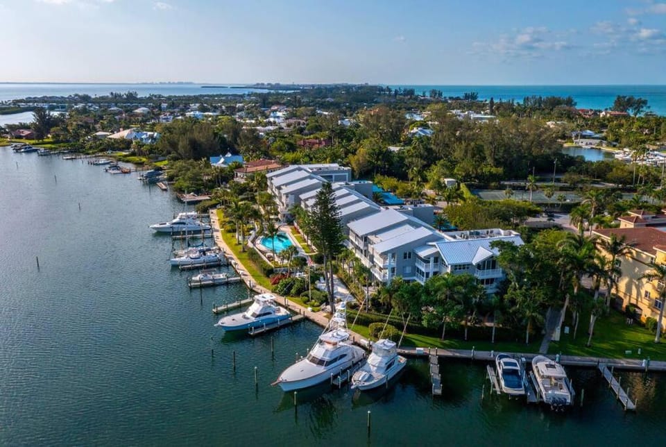 Waterfront, Spa/Pool, Private Paradise On LBK! Apartment in Longboat Key