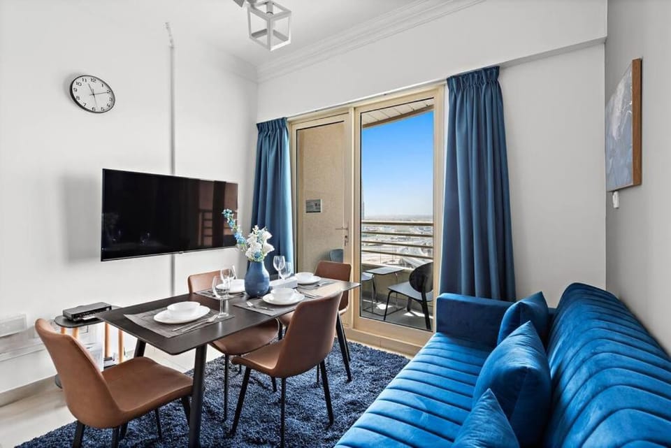 StoneTree - Stylish 1BR near Marina Walk Apartment in Dubai