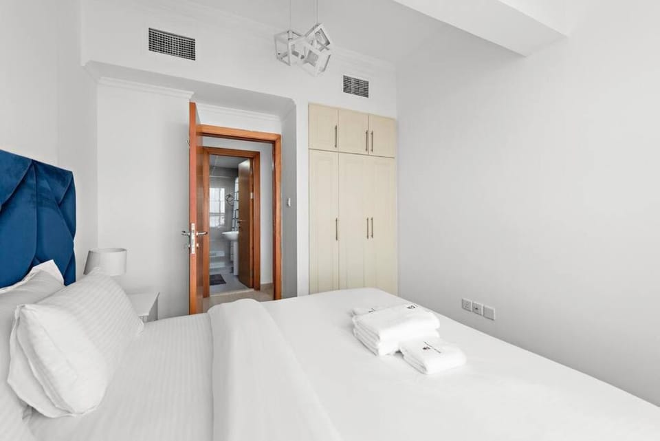 StoneTree - Stylish 1BR near Marina Walk Apartment in Dubai
