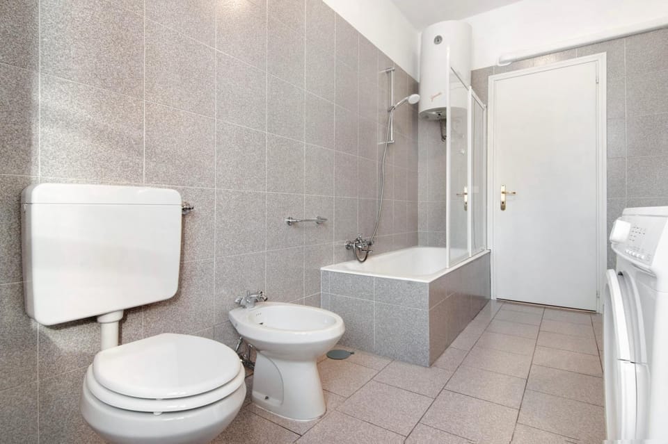 Bathroom, Living room