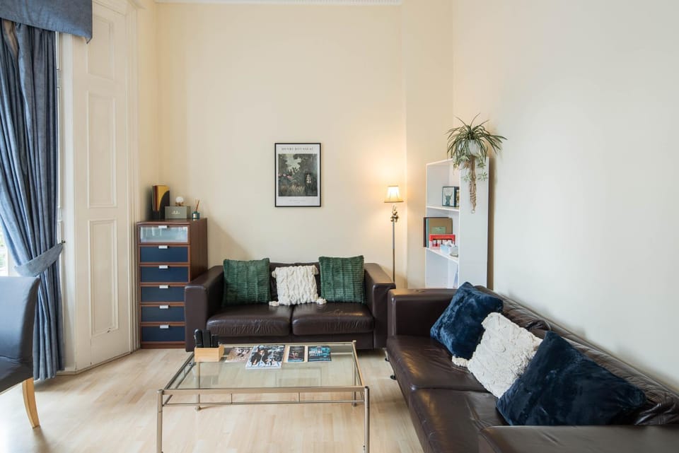 Cosy High-ceiling Victorian flat with balcony - 2mins to Hyde Park, Kensington Palace, NottingHill, High Street Kensington,2BR 2Baths Apartment in City of Westminster