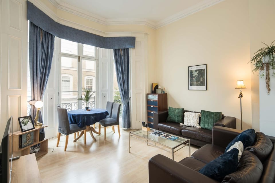 Cosy High-ceiling Victorian flat with balcony - 2mins to Hyde Park, Kensington Palace, NottingHill, High Street Kensington,2BR 2Baths Apartment in City of Westminster