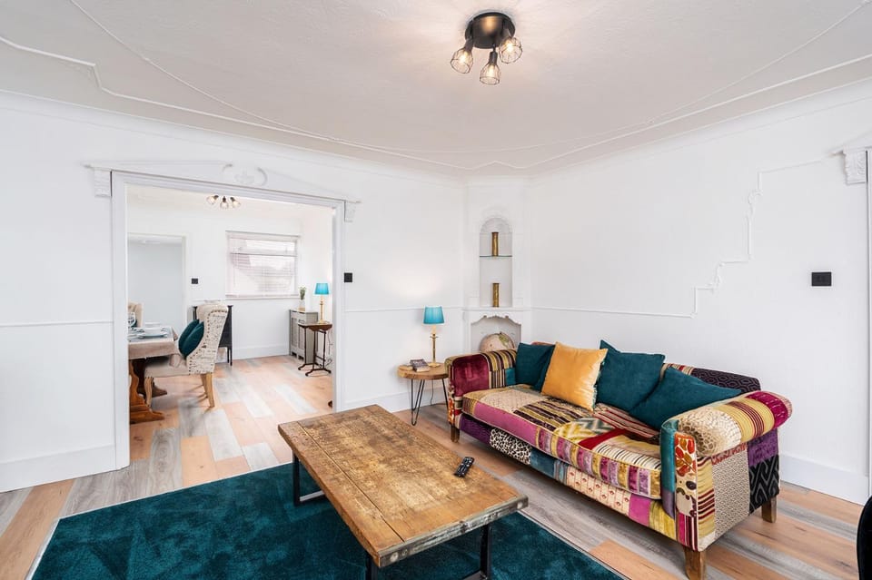 Living room, Photo of the whole room, Seating area, Dining area