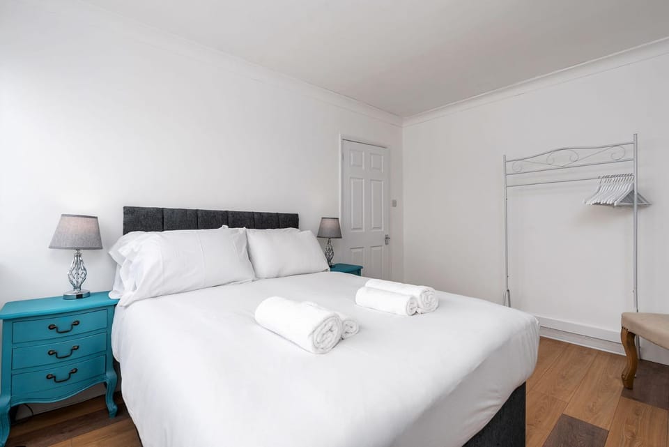 Bed, Bedroom, towels, wardrobe