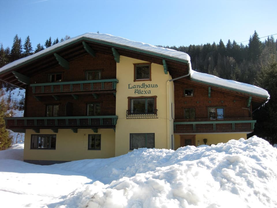 Facade/entrance, Winter
