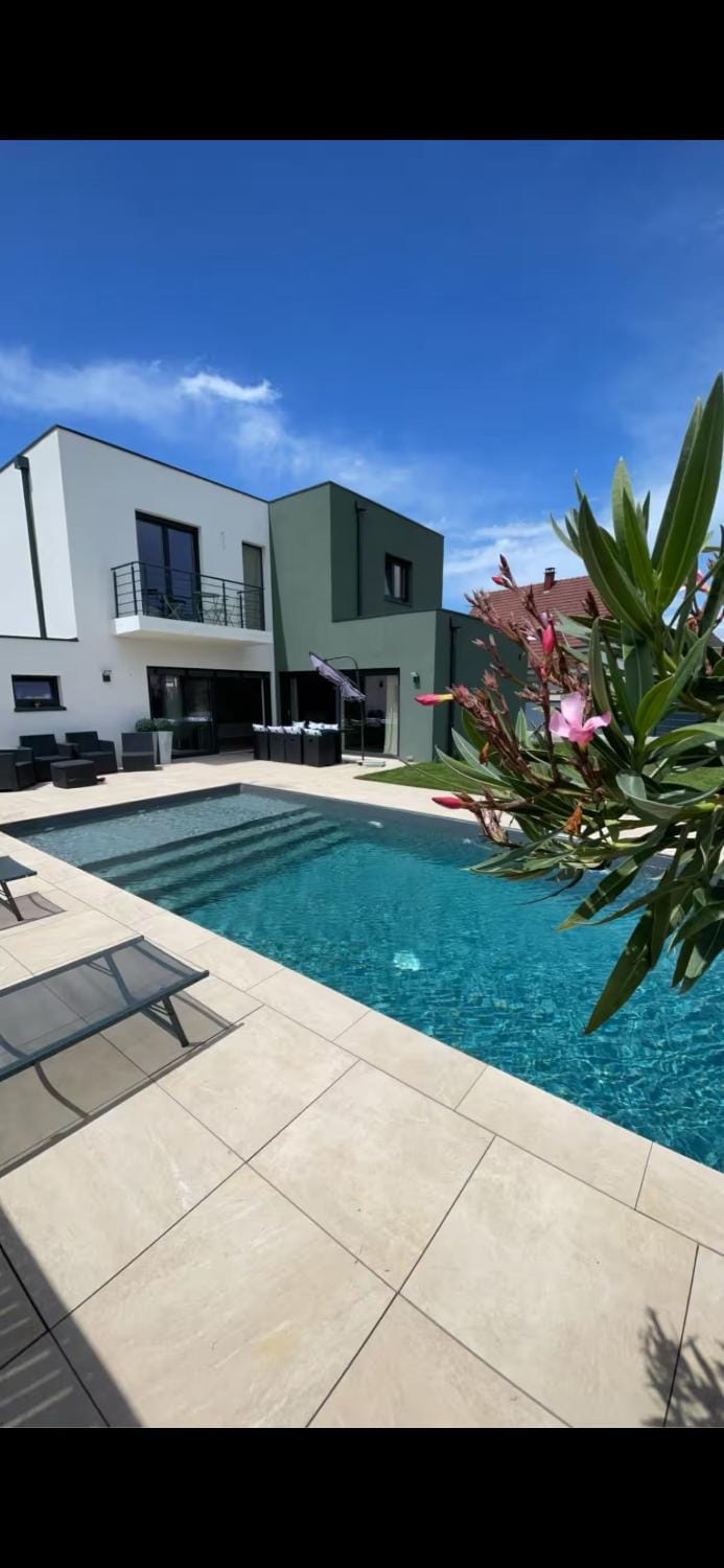 Maison spacieuse au calme proche Colmar avec piscine Villa in Grand Est