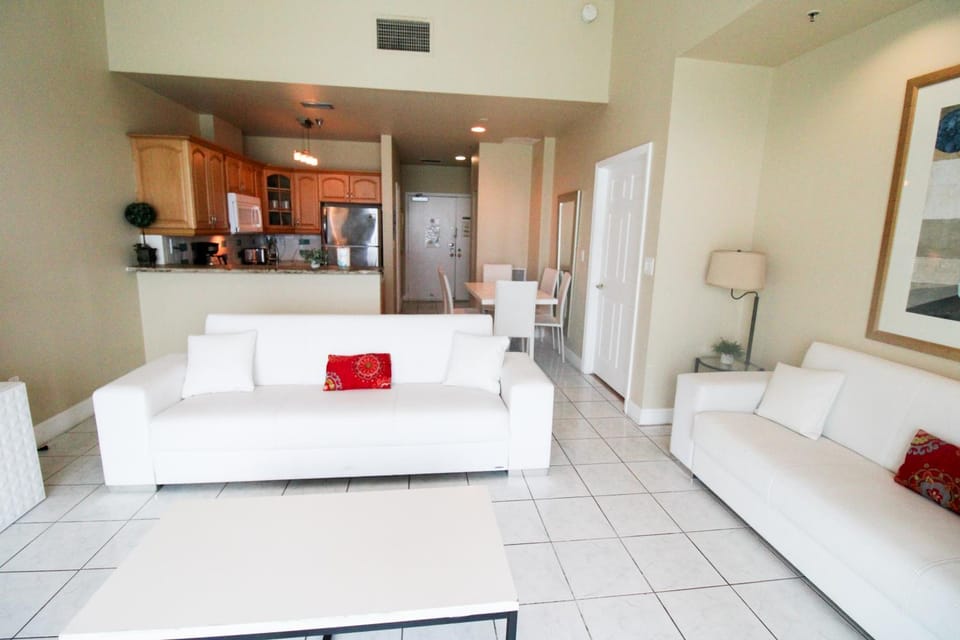 Castle Ph2 Balcony Oceanfront Condo, Beach Access, Pool, Tennis, Free Parking House in Miami Beach