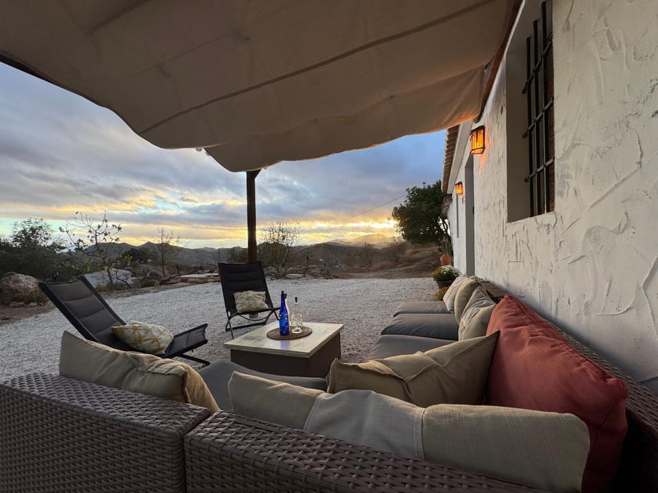 Day, Natural landscape, View (from property/room), Balcony/Terrace, Seating area, Evening entertainment, Mountain view, Sunrise, Sunset