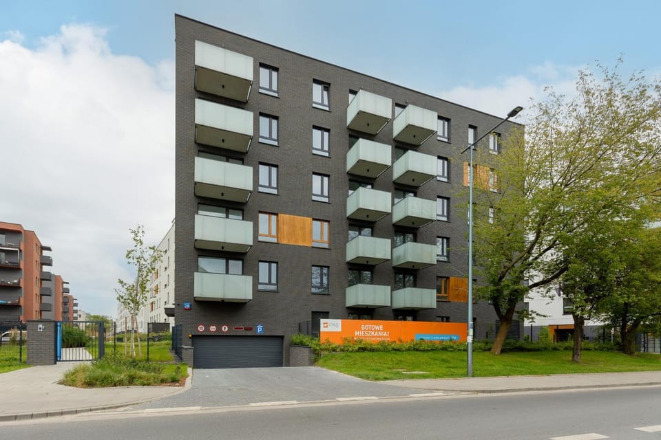 Property building, Off site, Neighbourhood, City view, Street view, Location