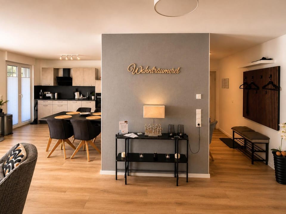 Kitchen or kitchenette, Living room, Seating area, Dining area