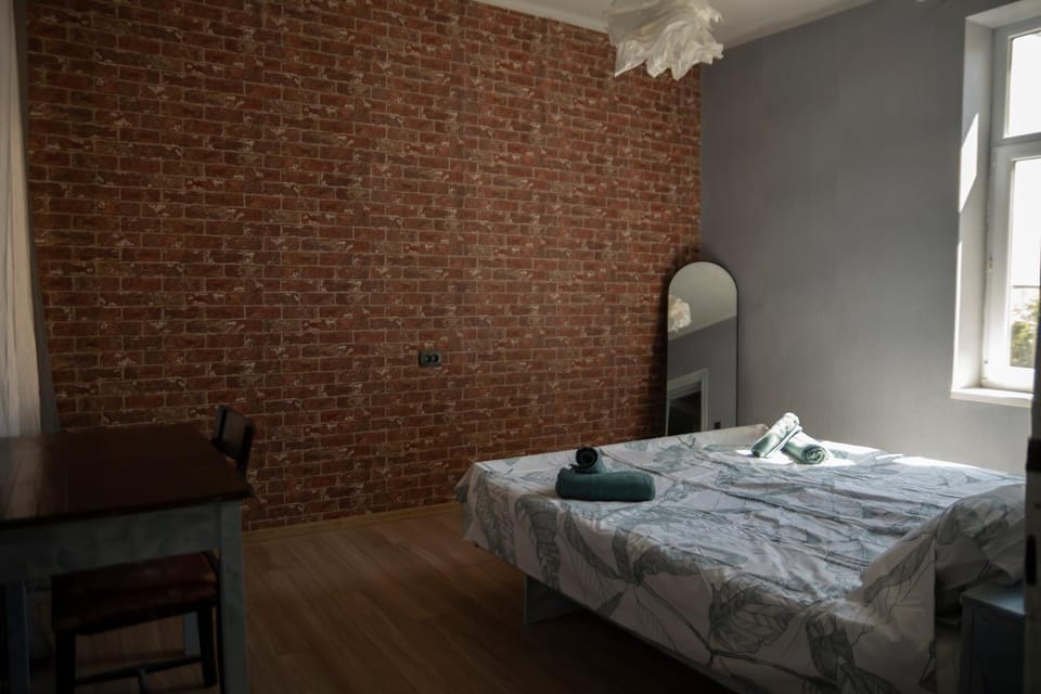 Bed, Living room, Photo of the whole room, Bedroom, towels