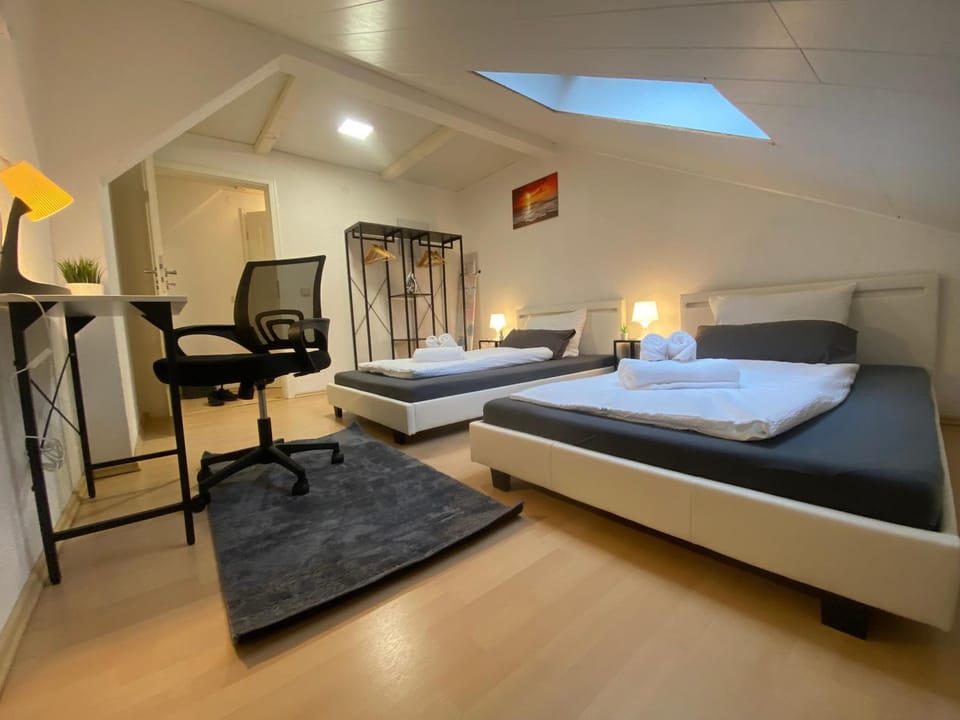 Bed, Photo of the whole room, Bedroom, hair dresser