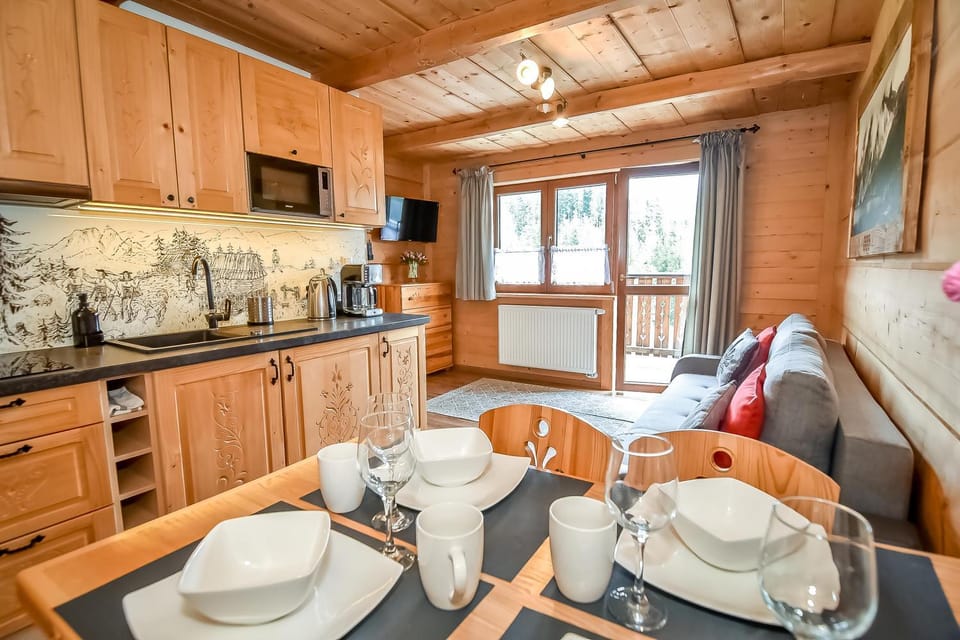 Kitchen or kitchenette, Seating area, Dining area