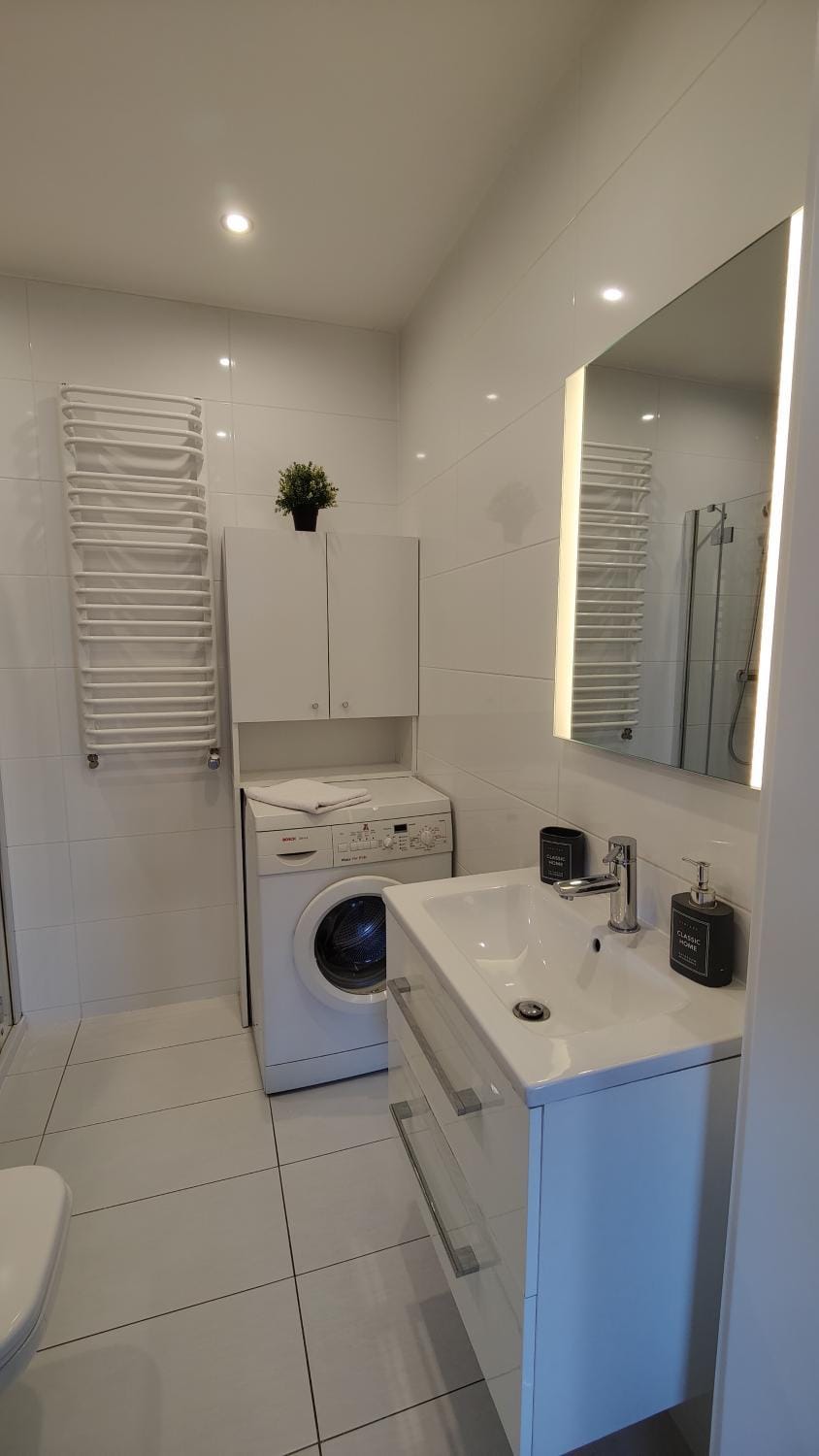 Toilet, Bathroom, towels, washing machine