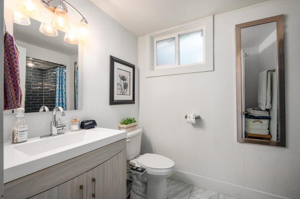 Luxury 3b-3b- Hot tub, Sauna, Personal Gym House in Denver
