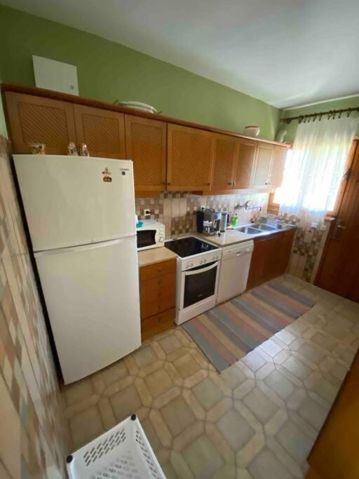 Kitchen or kitchenette, dishwasher