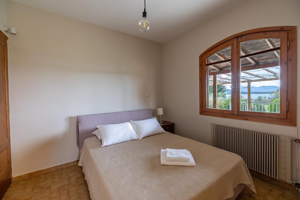 Bed, View (from property/room), Bedroom, towels