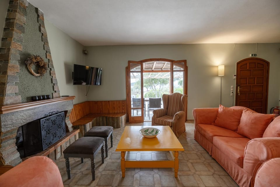 TV and multimedia, Living room, Seating area