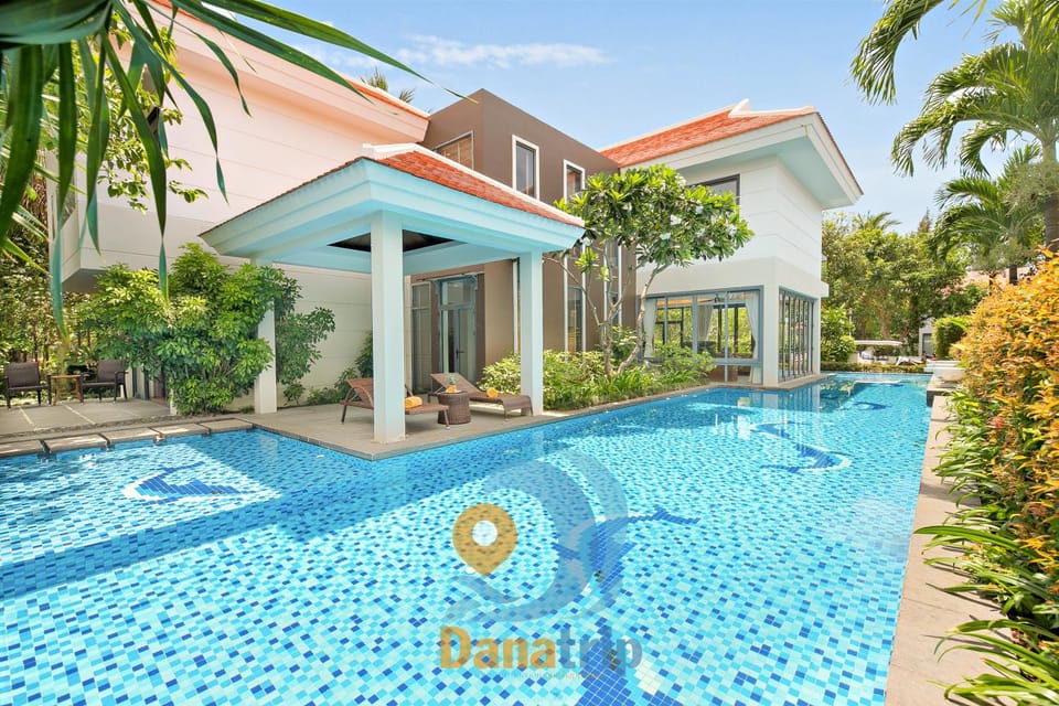 Property building, Pool view, Swimming pool