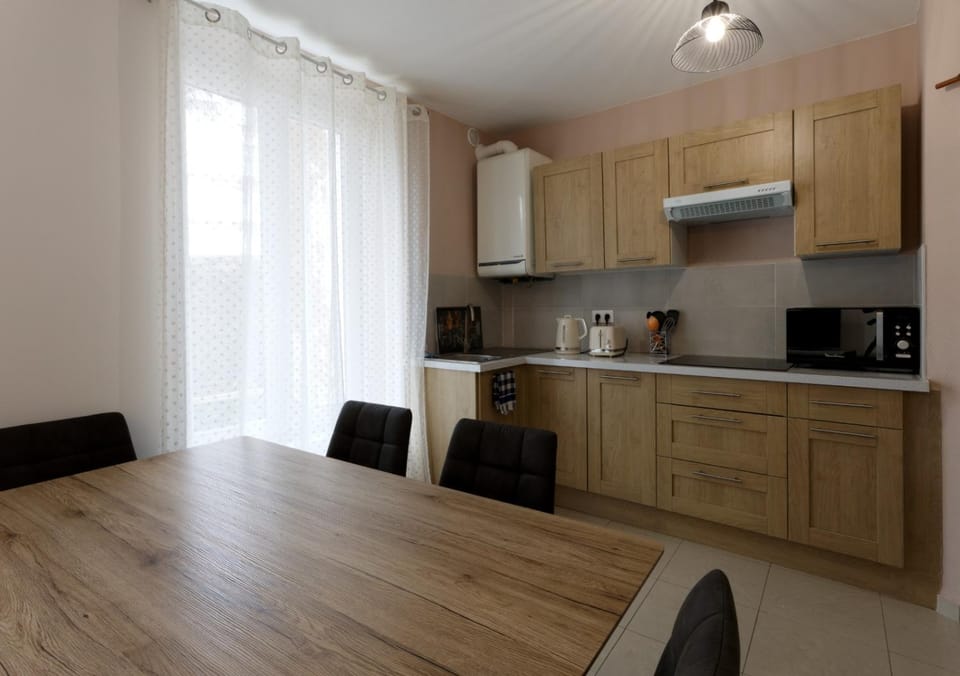 L'Hibiscus Rouge Apartment in Brest