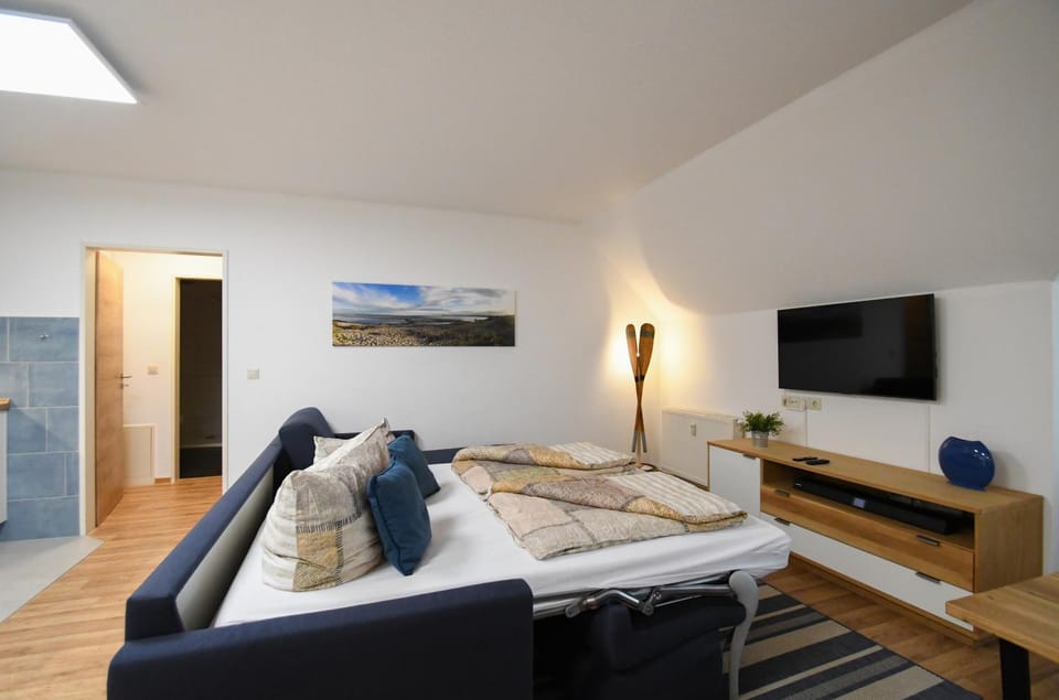 Bed, Seating area