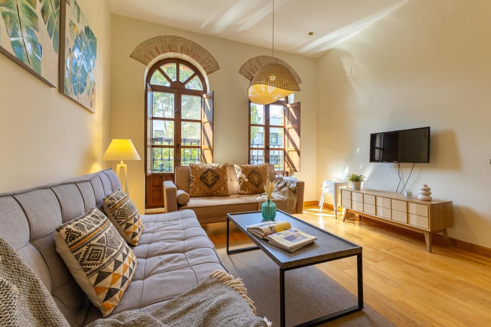 TV and multimedia, Living room, Seating area, Evening entertainment