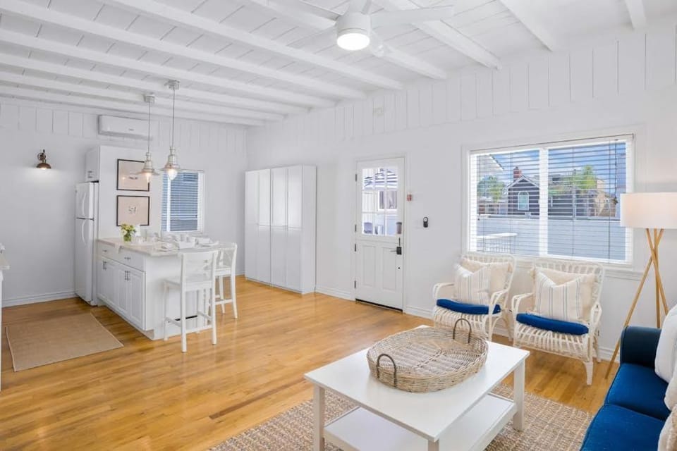 Newport Beach Cottage B House in Balboa Peninsula