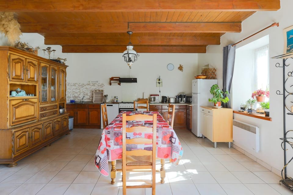Property building, Kitchen or kitchenette, Living room