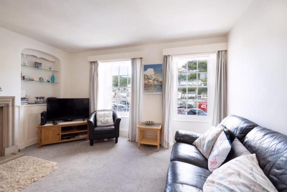 Communal lounge/ TV room, TV and multimedia, Living room, Seating area