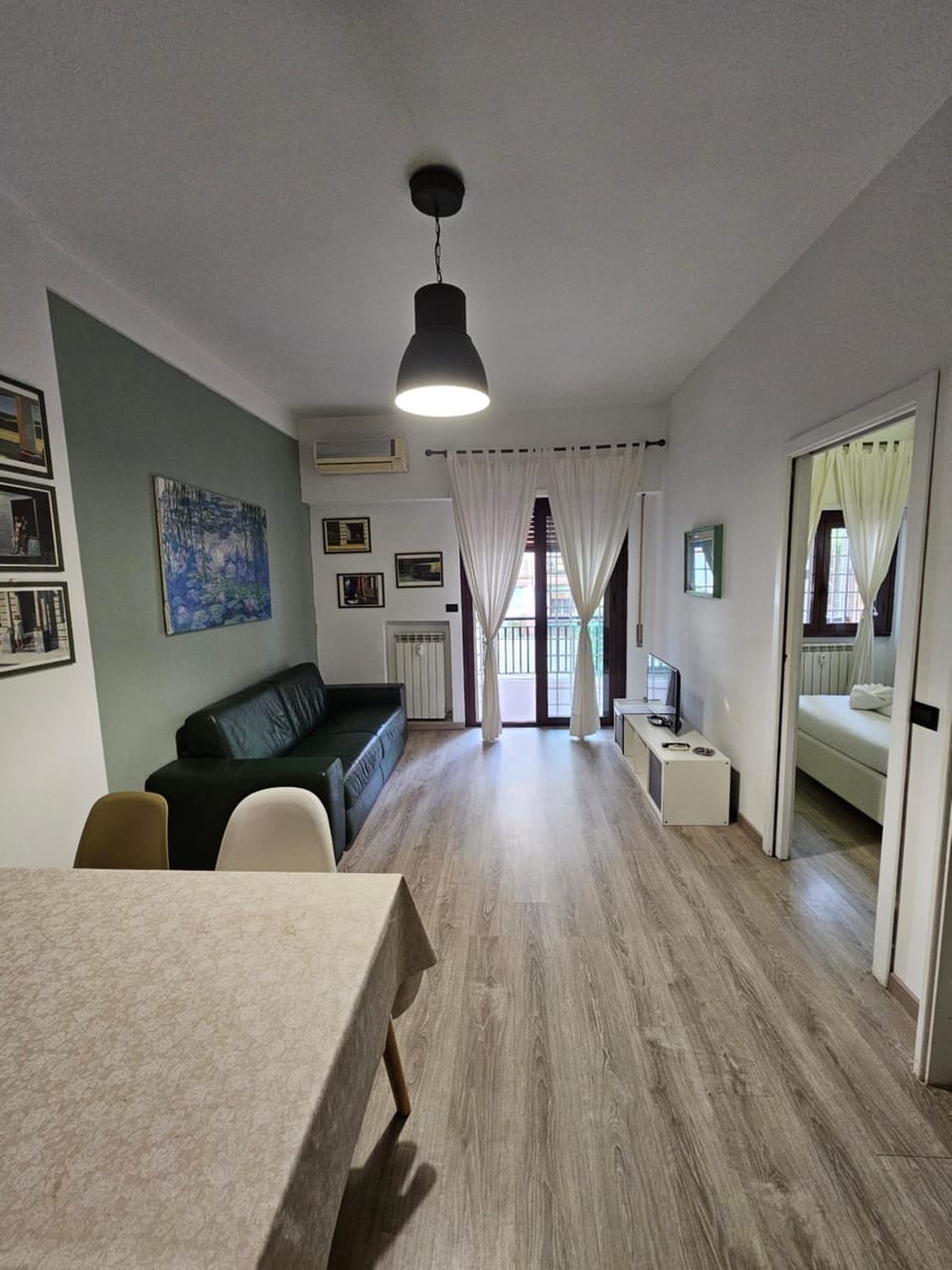 Photo of the whole room