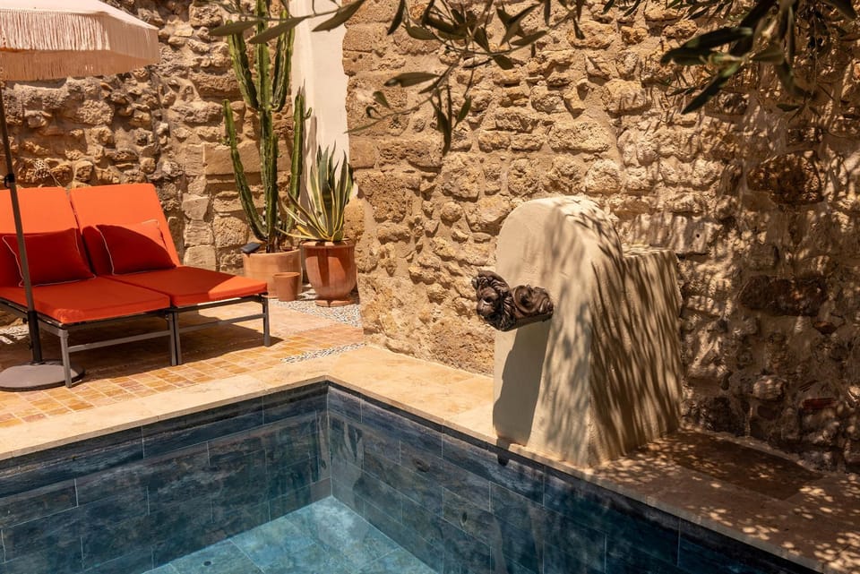 Pool view, Swimming pool, sunbed