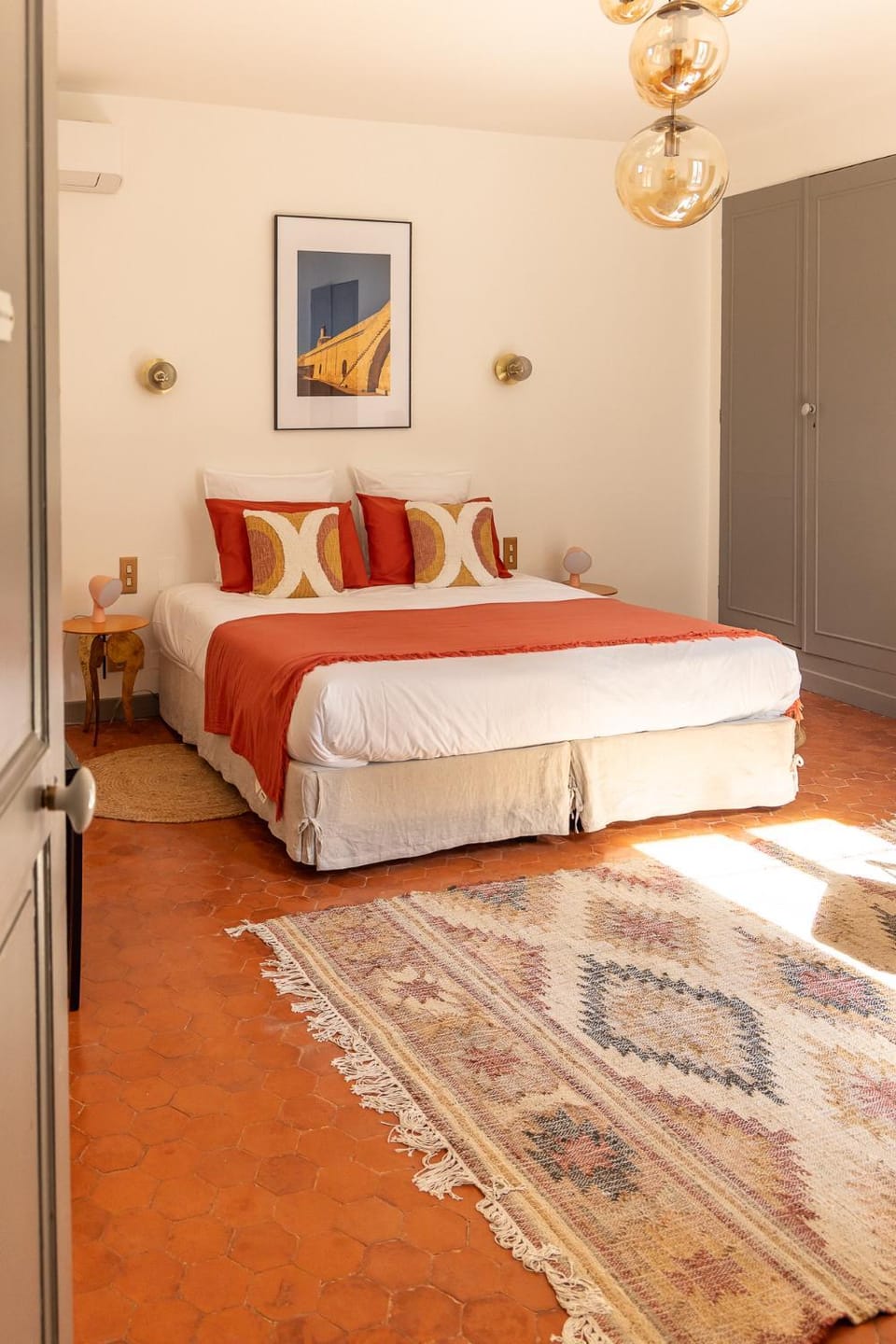 Bed, Photo of the whole room, Decorative detail, Bedroom