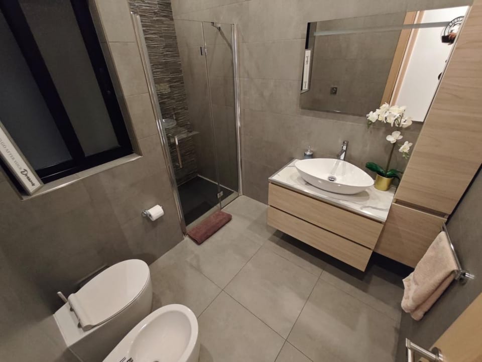 Gaia St Paul's Bay Modern Cosy Apartment Qawra Bugibba Apartment in Saint Paul's Bay