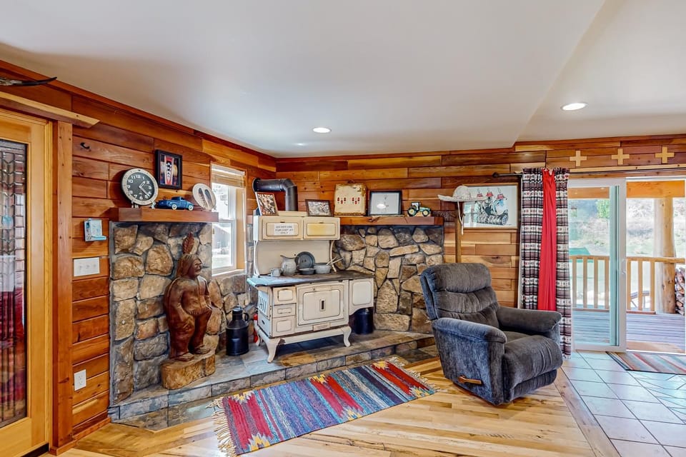 Rustic Cabin w/ Decks & Hot Tub in Garden Valley! Cabin in Salmon River