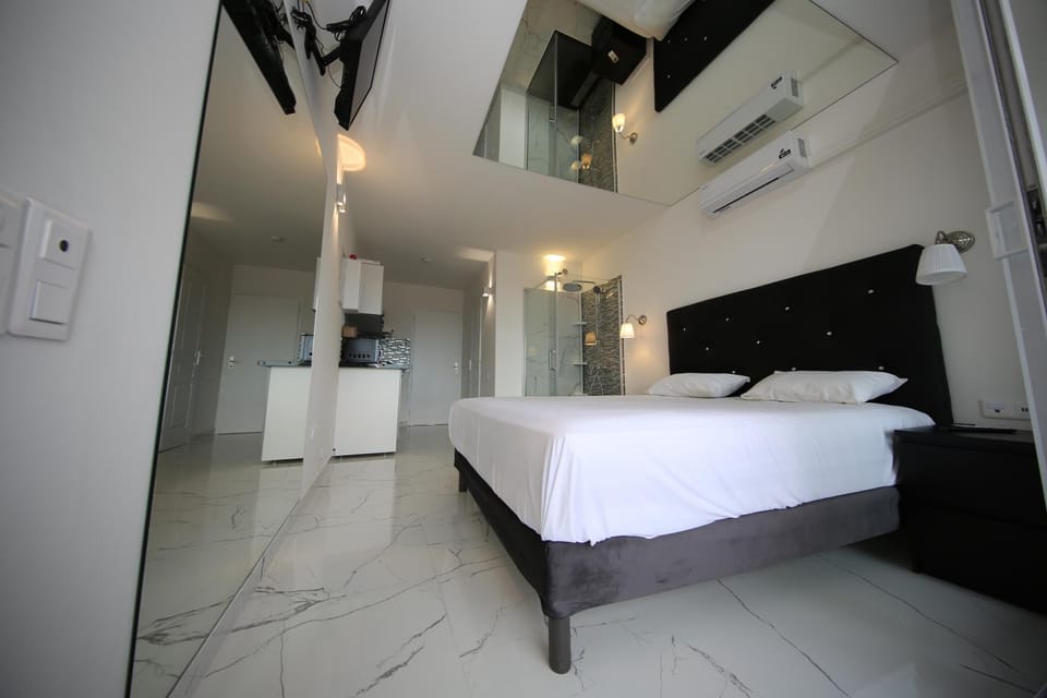 Photo of the whole room, Bedroom, air conditioner