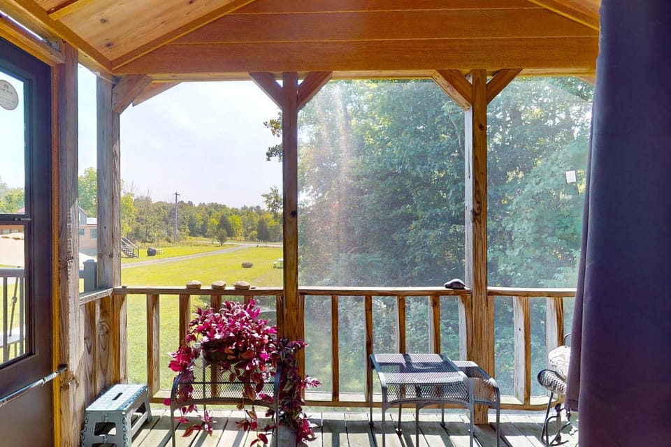 Sunny Serenity Hotel in Finger Lakes